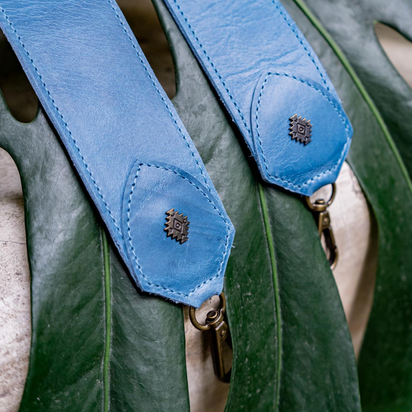 ADJUSTABLE WIDE STRAP - FULL LEATHER - CERULEAN