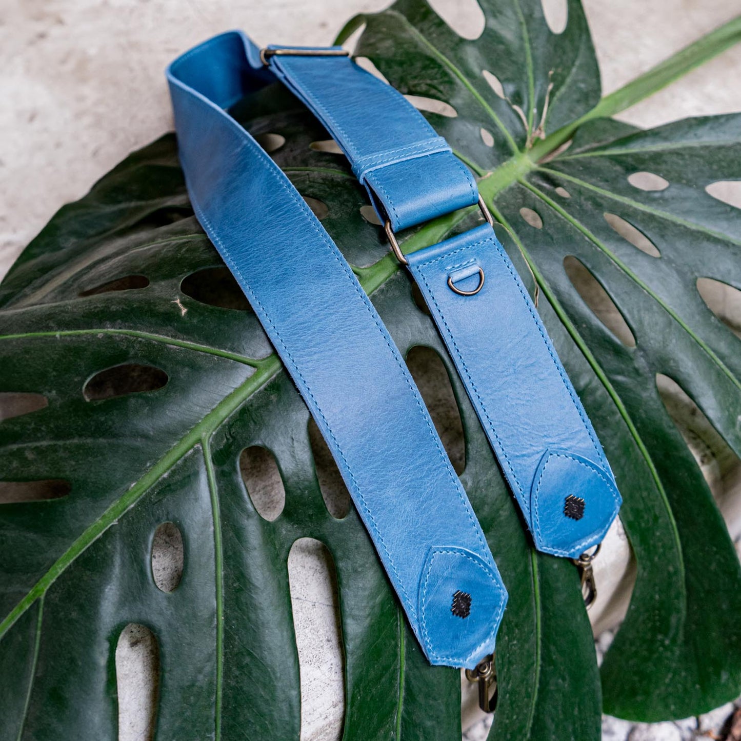 ADJUSTABLE WIDE STRAP - FULL LEATHER - CERULEAN