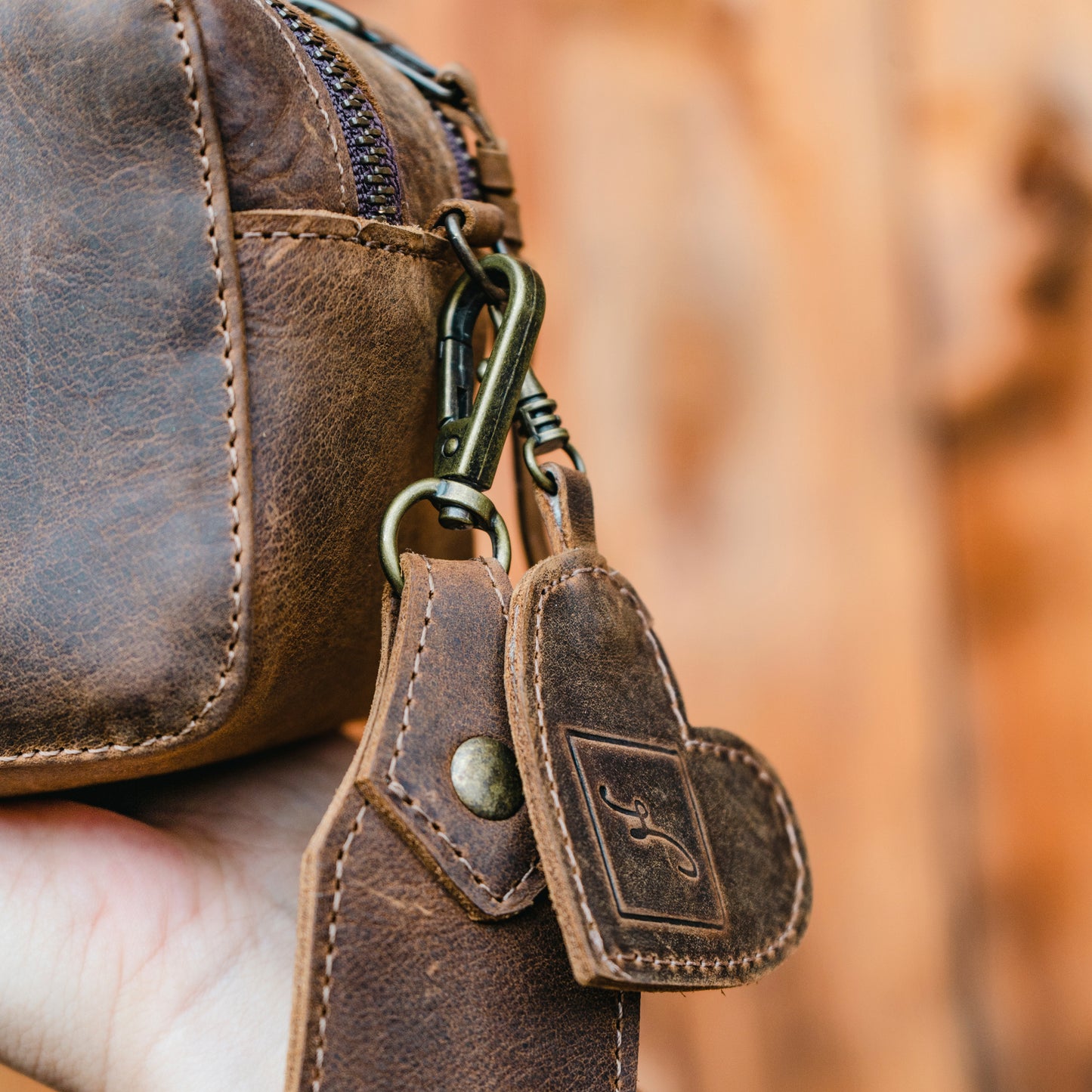 ESSENTIALS BAG - FULL LEATHER - CHESTNUT