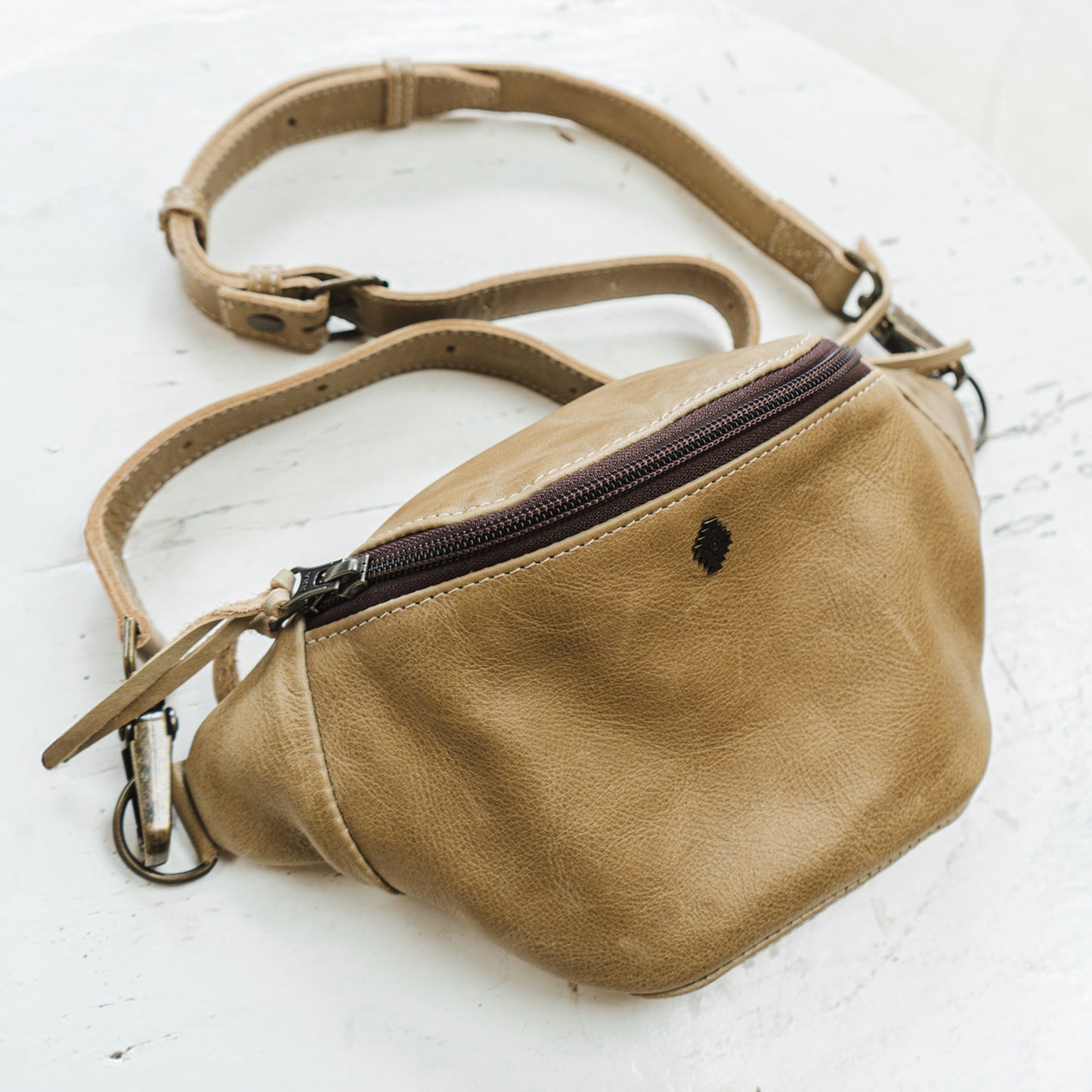 FANCY POUCH - FULL LEATHER - CAMEL