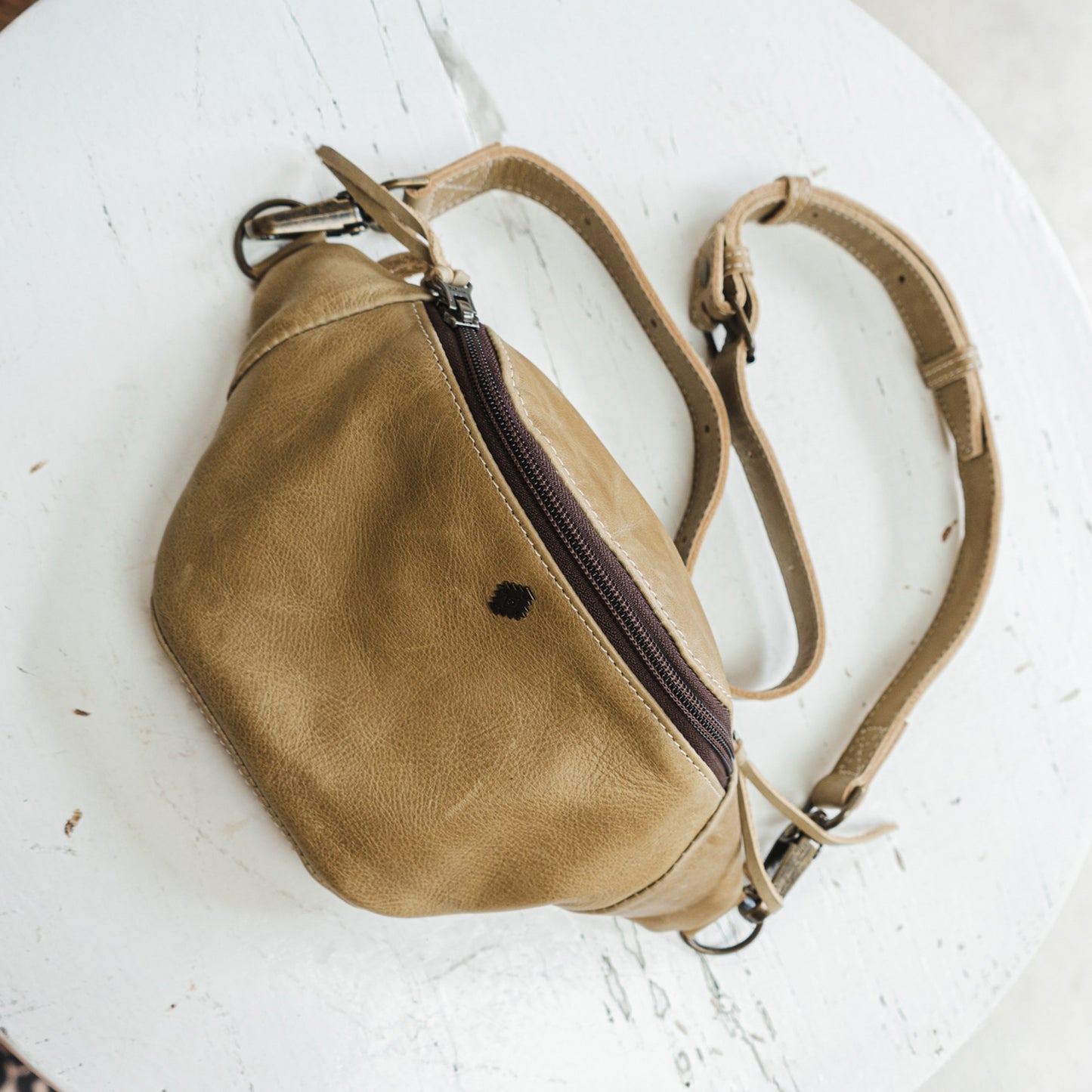 FANCY POUCH - FULL LEATHER - CAMEL