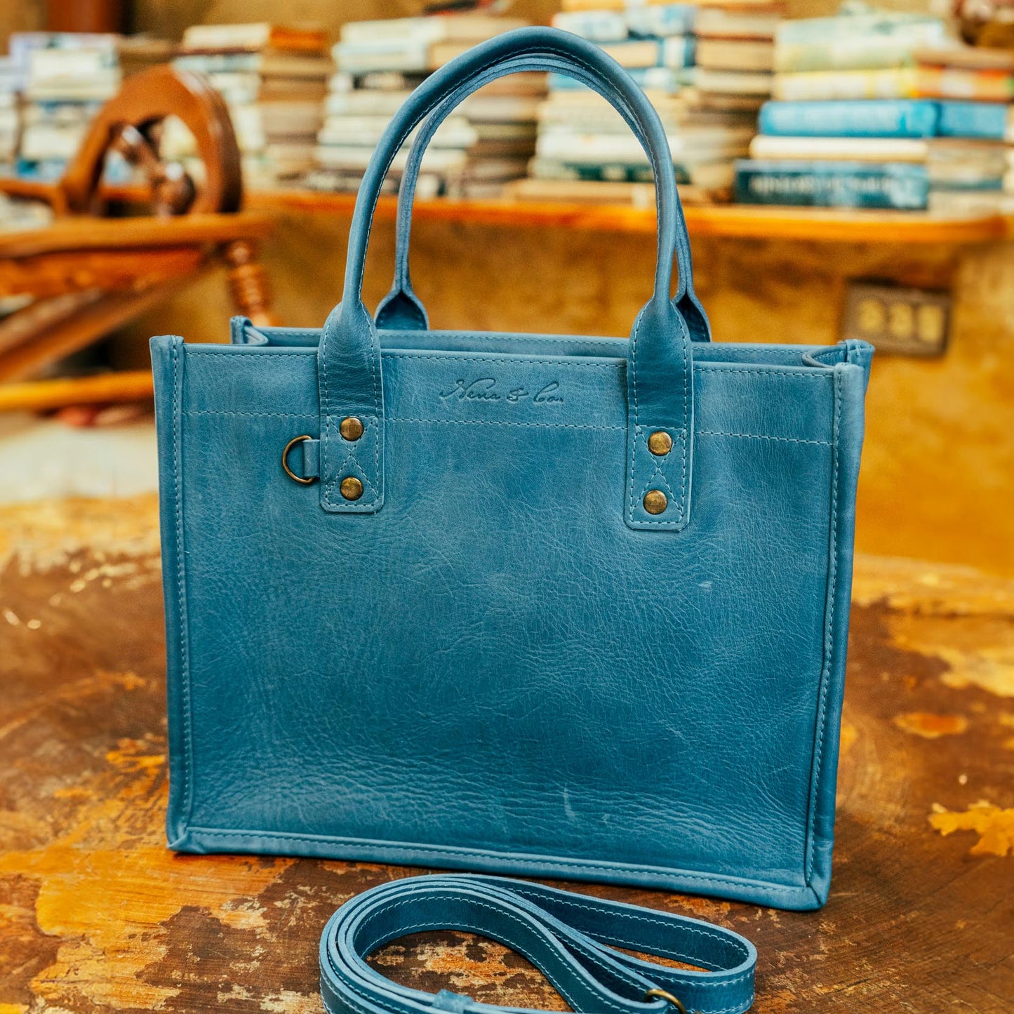 MEDIUM PERFECT TRAVEL TOTE - FULL LEATHER - CERULEAN